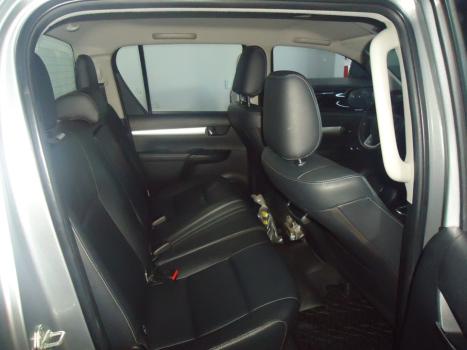 TOYOTA Hilux Caminhonete 2.8 16V SRV 4X4 DIESEL CABINE DUPLA AUTOMTICO, Foto 4