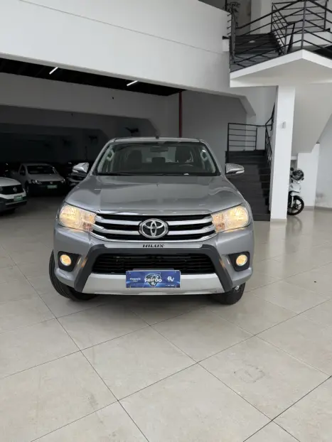 TOYOTA Hilux Caminhonete 2.8 16V SRV 4X4 DIESEL CABINE DUPLA AUTOMTICO, Foto 3