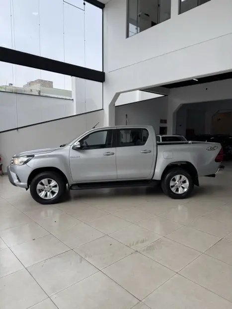 TOYOTA Hilux Caminhonete 2.8 16V SRV 4X4 DIESEL CABINE DUPLA AUTOMTICO, Foto 8