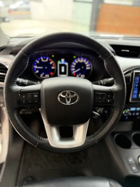 TOYOTA Hilux Caminhonete 2.8 16V SRV 4X4 DIESEL CABINE DUPLA AUTOMTICO, Foto 11
