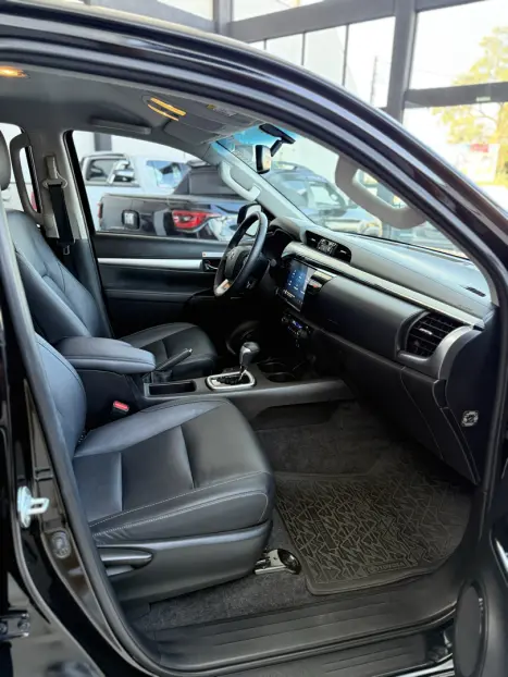 TOYOTA Hilux Caminhonete 2.8 16V SRV 4X4 DIESEL CABINE DUPLA AUTOMTICO, Foto 17