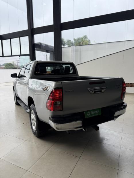TOYOTA Hilux Caminhonete 2.8 16V SRV 4X4 DIESEL CABINE DUPLA AUTOMTICO, Foto 5