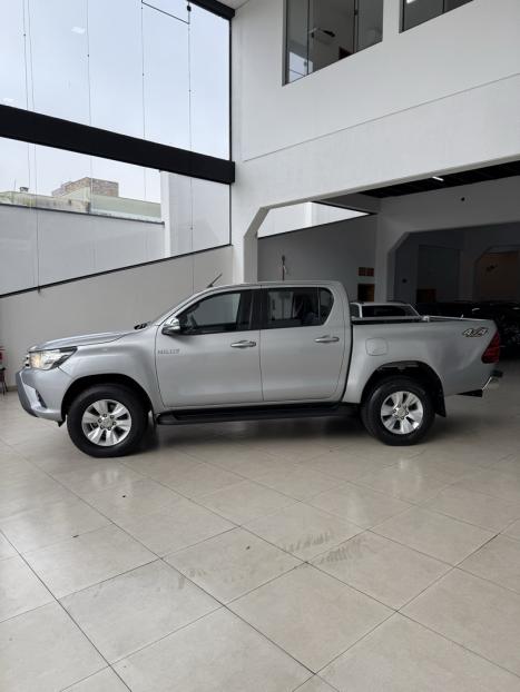 TOYOTA Hilux Caminhonete 2.8 16V SRV 4X4 DIESEL CABINE DUPLA AUTOMTICO, Foto 8