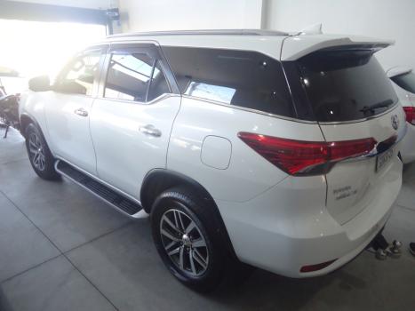 TOYOTA Hilux SW4 2.8 16V 4P SRX 4X4 7 LUGARES TURBO DIESEL AUTOMTICO, Foto 2