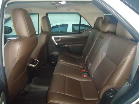 TOYOTA Hilux SW4 2.8 16V 4P SRX 4X4 7 LUGARES TURBO DIESEL AUTOMTICO, Foto 3
