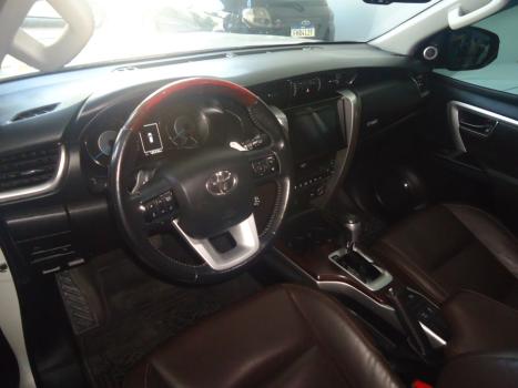 TOYOTA Hilux SW4 2.8 16V 4P SRX 4X4 7 LUGARES TURBO DIESEL AUTOMTICO, Foto 5