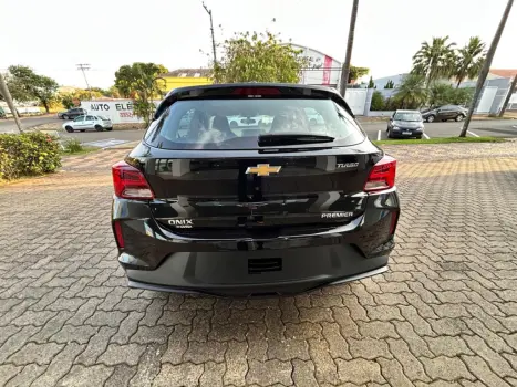 CHEVROLET Onix Hatch 1.0 12V 4P FLEX PREMIER 2 TURBO AUTOMÁTICO, Foto 4 CHEVROLET Onix Hatch 1.0 12V 4P FLEX PREMIER 2 TURBO AUTOMÁTICO, Foto 4