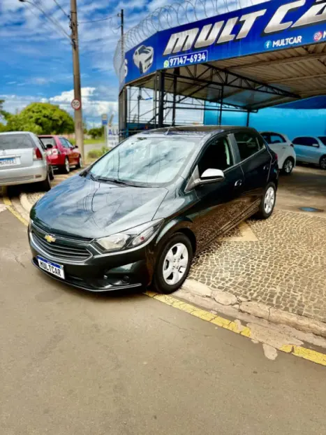 CHEVROLET Onix Hatch 1.4 4P FLEX LT, Foto 3