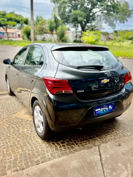 CHEVROLET Onix Hatch 1.4 4P FLEX LT, Foto 8