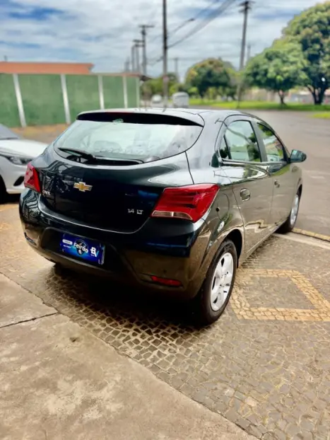 CHEVROLET Onix Hatch 1.4 4P FLEX LT, Foto 9