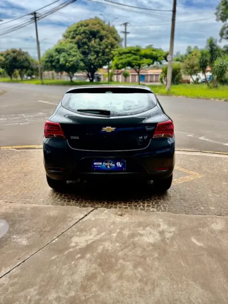 CHEVROLET Onix Hatch 1.4 4P FLEX LT, Foto 10