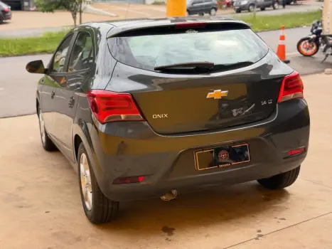 CHEVROLET Onix Hatch 1.4 4P FLEX LT, Foto 12
