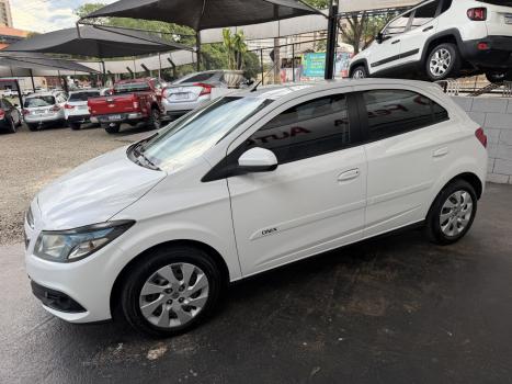 CHEVROLET Onix Hatch 1.4 4P FLEX LT, Foto 4