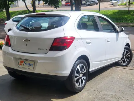 CHEVROLET Onix Hatch 1.4 4P FLEX LTZ, Foto 4