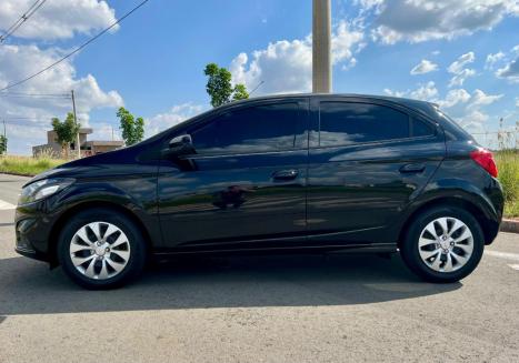 CHEVROLET Onix Hatch 1.4 4P FLEX LT, Foto 2