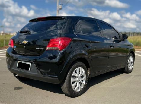 CHEVROLET Onix Hatch 1.4 4P FLEX LT, Foto 4