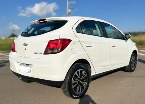 CHEVROLET Onix Hatch 1.4 4P FLEX LTZ, Foto 4