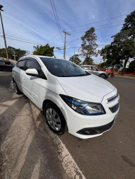 CHEVROLET Onix Hatch 1.4 4P FLEX LT, Foto 4