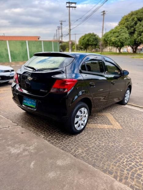 CHEVROLET Onix Hatch 1.4 4P FLEX LT, Foto 3