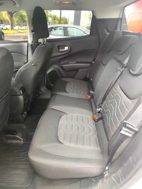 FIAT Toro 1.8 16V 4P FLEX FREEDOM AUTOMÁTICO, Foto 4
