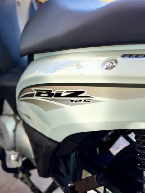 HONDA Biz 125 EX, Foto 2