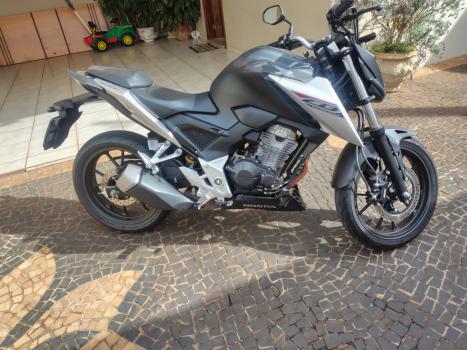 HONDA CB 300 F Twister FLEX CBS, Foto 2