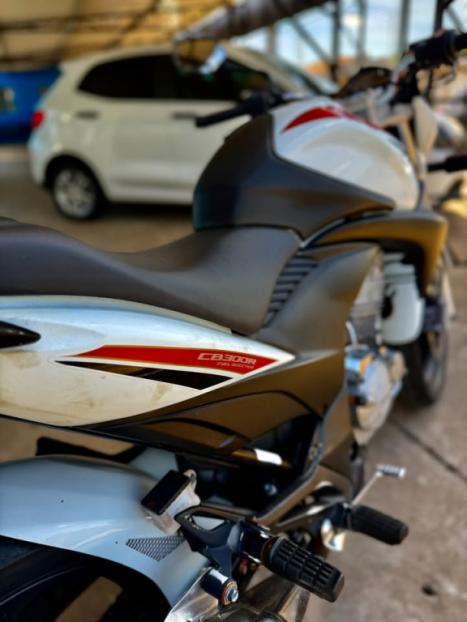 HONDA CB 300 R ESPECIAL EDITION, Foto 3