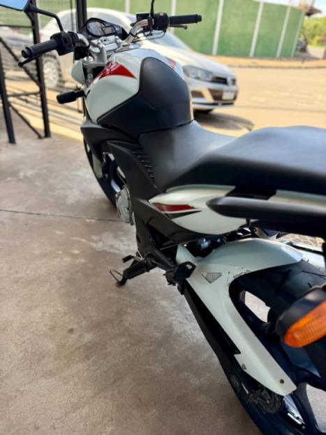 HONDA CB 300 R ESPECIAL EDITION, Foto 4