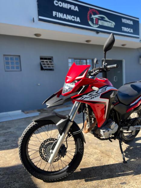 HONDA XRE 300 ADVENTURE, Foto 3
