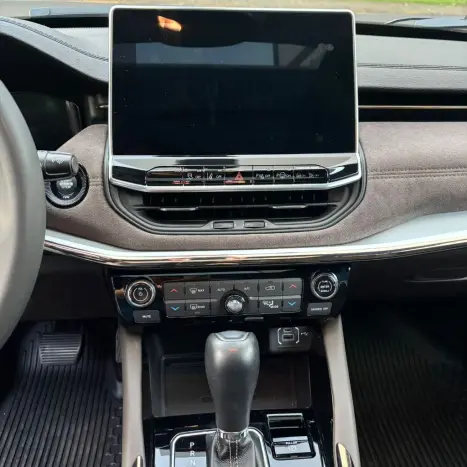 JEEP Commander 2.0 16V 4P TD380 OVERLAND 4X4 TURBO DIESEL AUTOM�TICO AT9, Foto 16