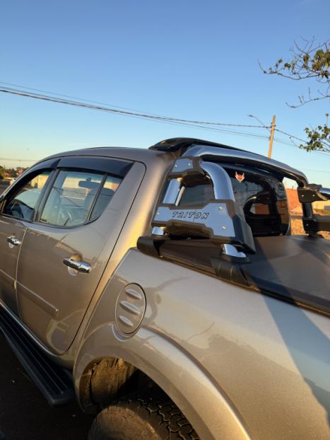 MITSUBISHI L 200 Triton 3.2 16V HPE 4X4 CABINE DUPLA TURBO DIESEL INTERCOOLER AUTOM�TICO, Foto 6