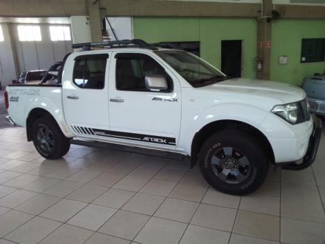 NISSAN Frontier 2.5 SE 4X4 ATTACK TURBO DIESEL CABINE DUPLA, Foto 2