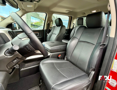 RAM Classic 5.7 V8 32V 4P HEMI LARAMIE NIGHT EDITION AUTOM�TICO, Foto 4