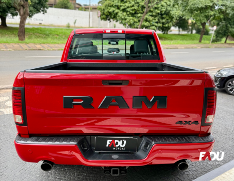 RAM Classic 5.7 V8 32V 4P HEMI LARAMIE NIGHT EDITION AUTOM�TICO, Foto 9