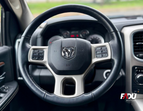 RAM Classic 5.7 V8 32V 4P HEMI LARAMIE NIGHT EDITION AUTOM�TICO, Foto 6