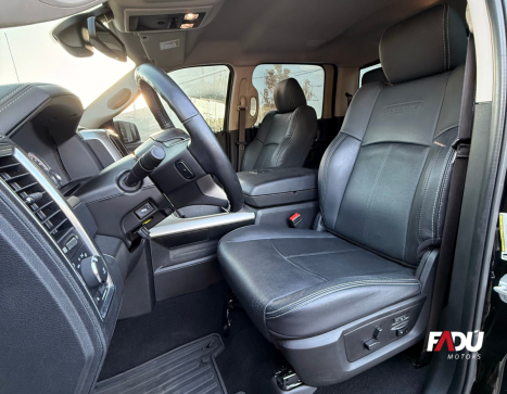 RAM Classic 5.7 V8 32V 4P HEMI LARAMIE NIGHT EDITION AUTOMÁTICO, Foto 4
