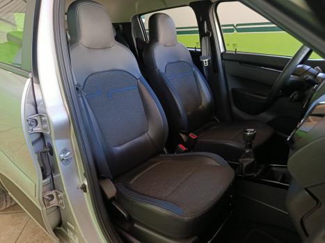 RENAULT Kwid 1.0 12V 4P SCE FLEX INTENSE, Foto 9