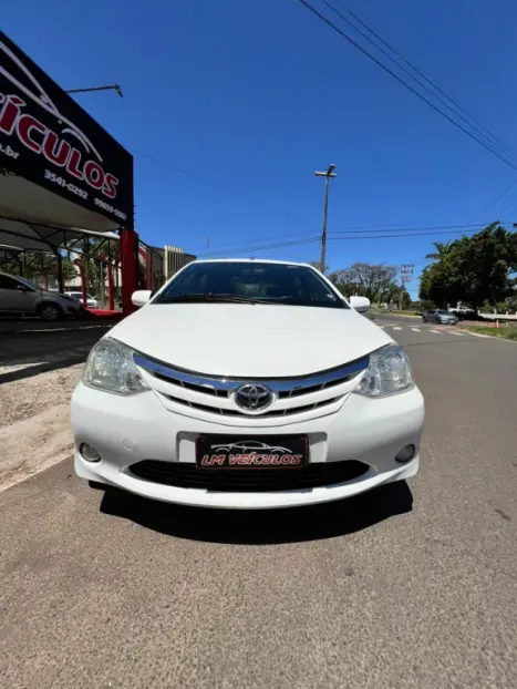 TOYOTA Etios Hatch 1.5 16V 4P FLEX XLS, Foto 2