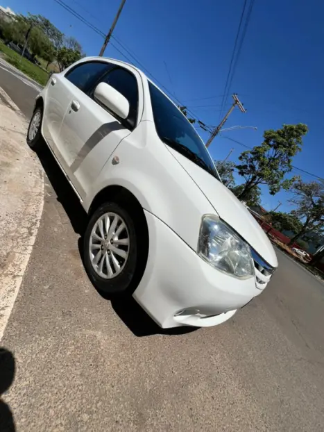 TOYOTA Etios Hatch 1.5 16V 4P FLEX XLS, Foto 3