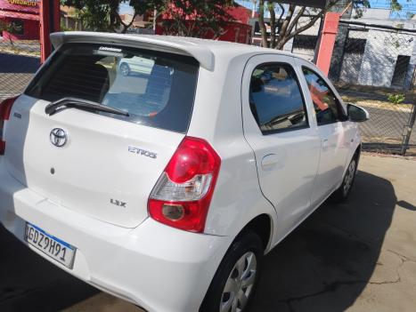 TOYOTA Etios Hatch 1.3 16V 4P FLEX X, Foto 6