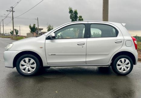 TOYOTA Etios Hatch 1.5 16V 4P FLEX XS, Foto 2