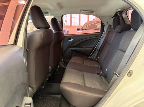 TOYOTA Etios Hatch 1.3 16V 4P FLEX, Foto 8