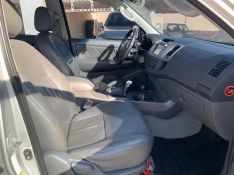TOYOTA Hilux Caminhonete 3.0 16V 4P 4X4 SRV TURBO DIESEL CABINE DUPLA AUTOMTICO, Foto 6