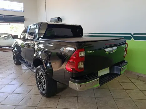 TOYOTA Hilux Caminhonete 2.8 16V SRX PLUS 4X4 TURBO DIESEL CABINE DUPLA AUTOM�TICO, Foto 5
