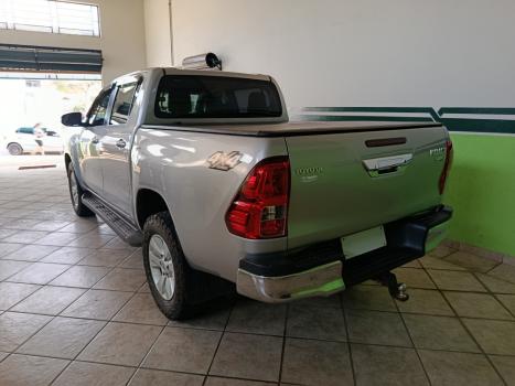 TOYOTA Hilux Caminhonete 2.8 16V 4P SR 4X4 DIESEL CABINE DUPLA AUTOM�TICO, Foto 4