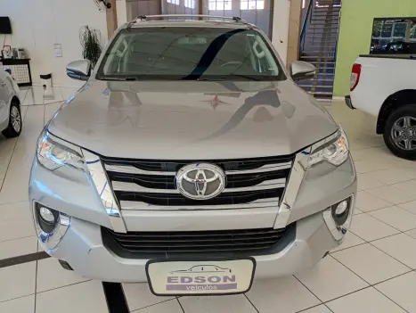 TOYOTA Hilux SW4 2.7 16V 4P FLEX SRV 7 LUGARES AUTOM�TICO, Foto 1