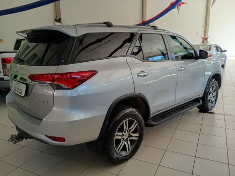 TOYOTA Hilux SW4 2.7 16V 4P FLEX SRV 7 LUGARES AUTOM�TICO, Foto 5