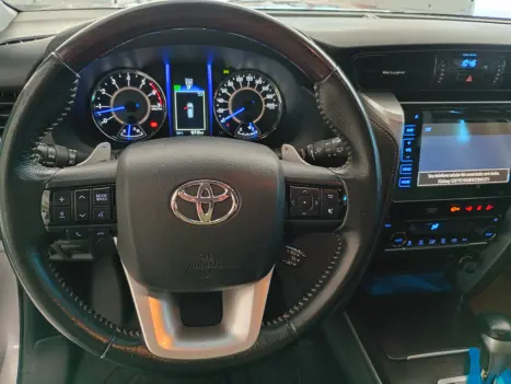 TOYOTA Hilux SW4 2.7 16V 4P FLEX SRV 7 LUGARES AUTOM�TICO, Foto 9