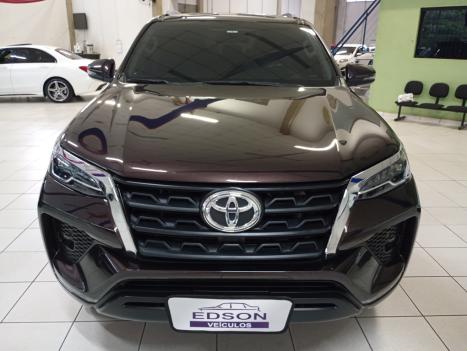 TOYOTA Hilux SW4 2.7 16V 4P FLEX SRV 7 LUGARES AUTOMÁTICO, Foto 1