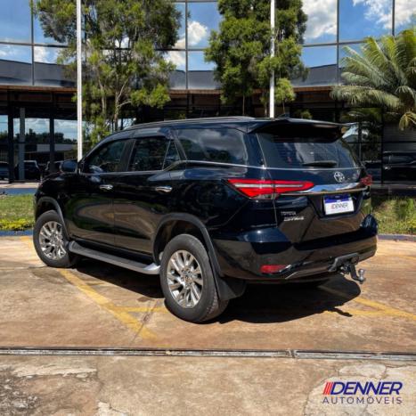 TOYOTA Hilux SW4 2.8 16V 4P SRX 4X4 7 LUGARES TURBO DIESEL AUTOMTICO, Foto 4